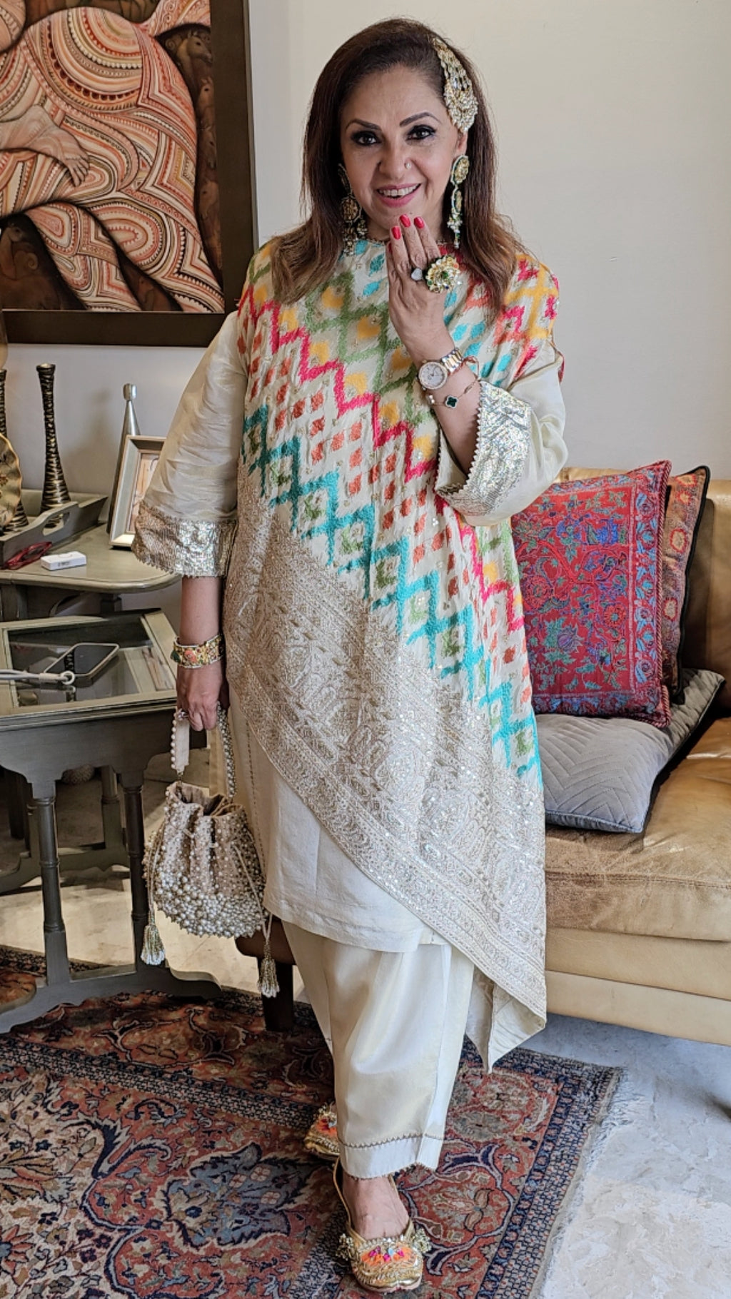 Ivory Glod Tissue Tissue Embroidered Cape With Mul Fusion Garment