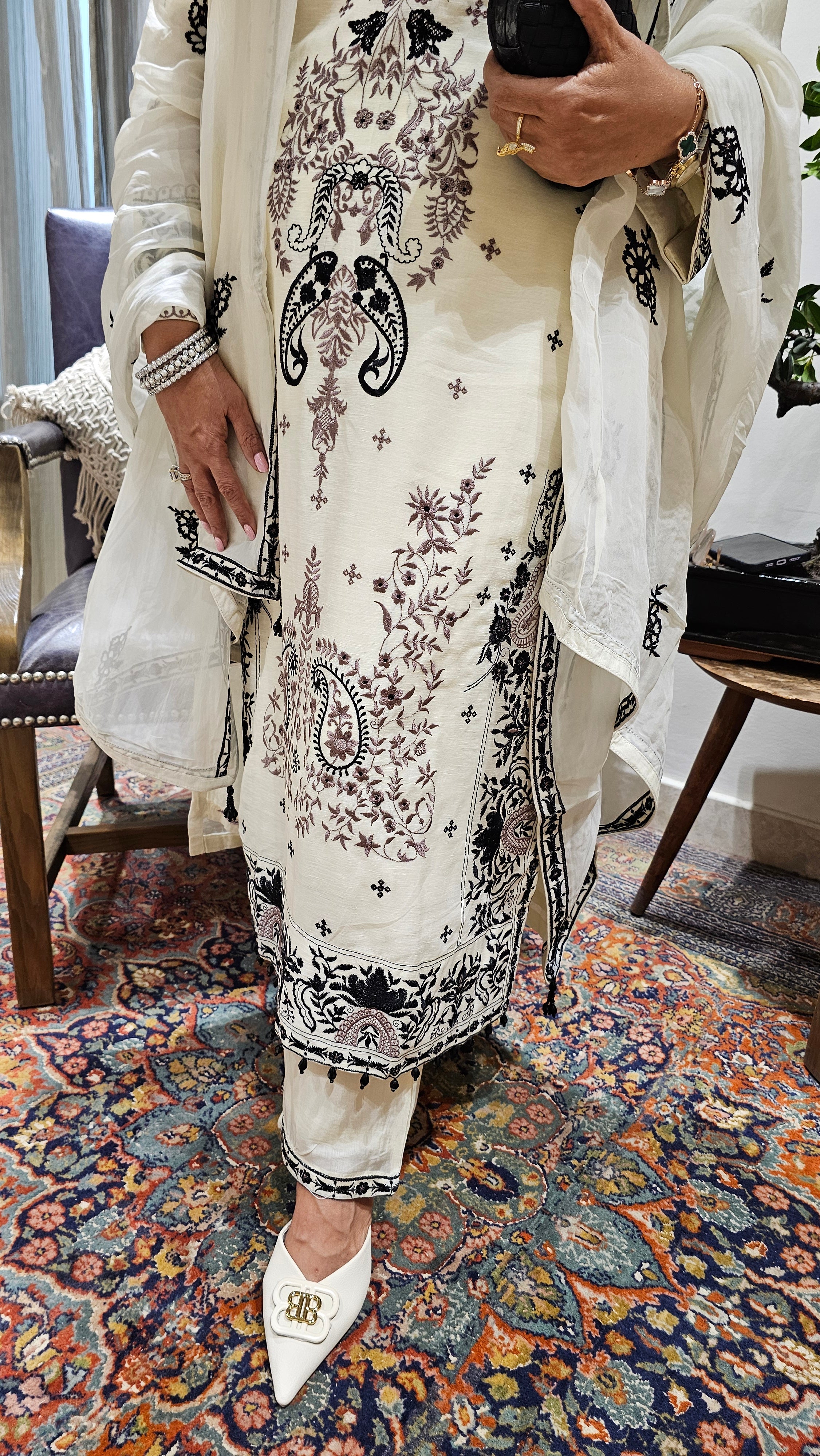 Beautiful 3 Piece Set With Embroidery and Resham Work