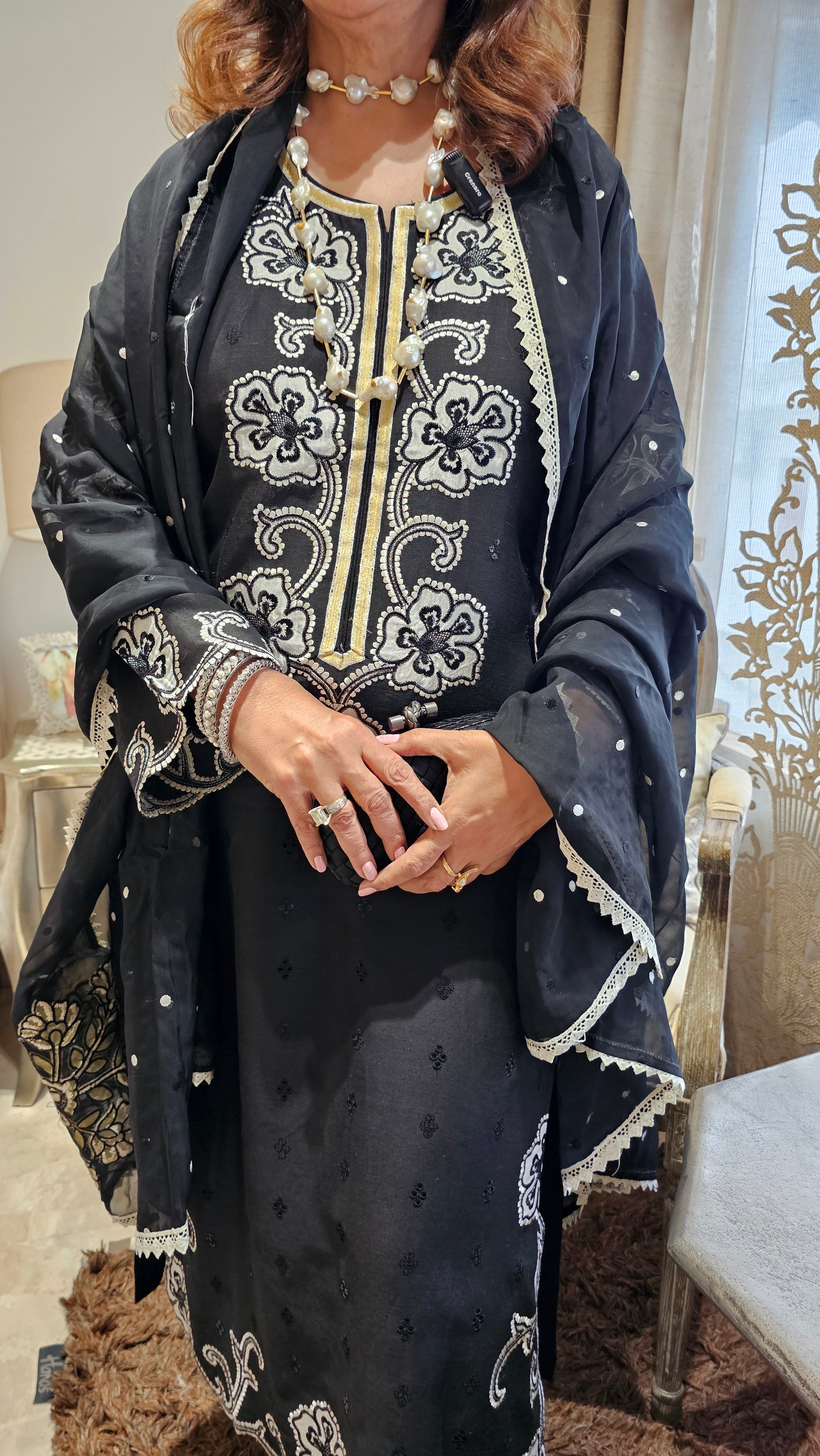 Beautiful Linen Cotton Three Piece Set With Soft Organza Dupatta and With Muslin Bottom