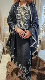 Beautiful Linen Cotton Three Piece Set With Soft Organza Dupatta and With Muslin Bottom