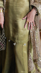 Beautiful Wispy Metallic 3 Piece Set