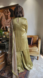 Beautiful Wispy Metallic 3 Piece Set