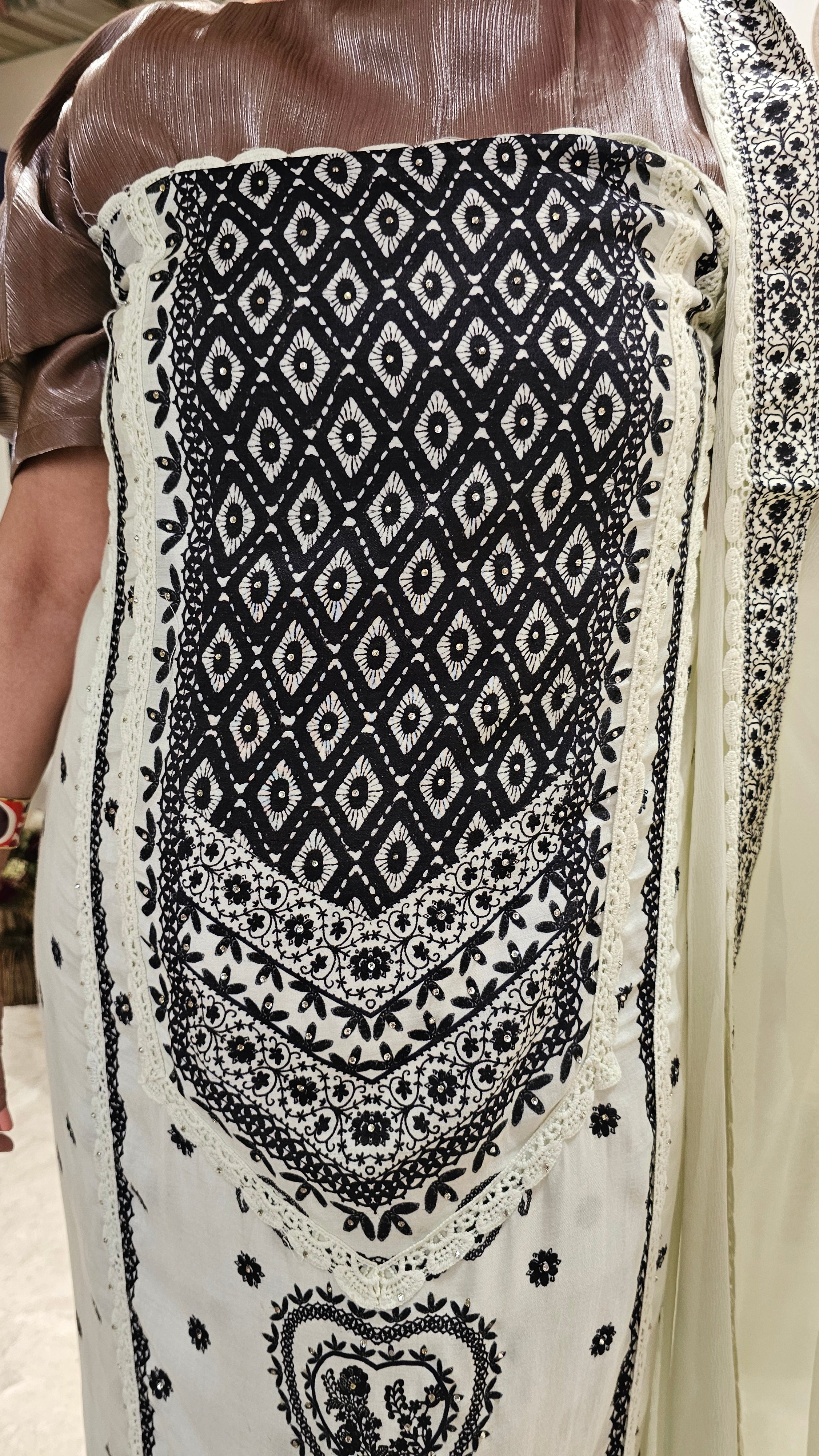 Soft & Comfortable Muslin Digital Print with Lace & Hand Embroidery with Pure Chiffon Dupatta