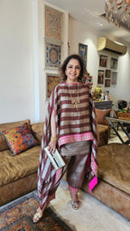 Show stopper pure tissue outfit with a modern twist dressed with contrasting borders & trimmings