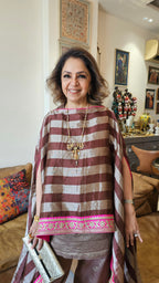 Show stopper pure tissue outfit with a modern twist dressed with contrasting borders & trimmings