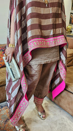 Show stopper pure tissue outfit with a modern twist dressed with contrasting borders & trimmings