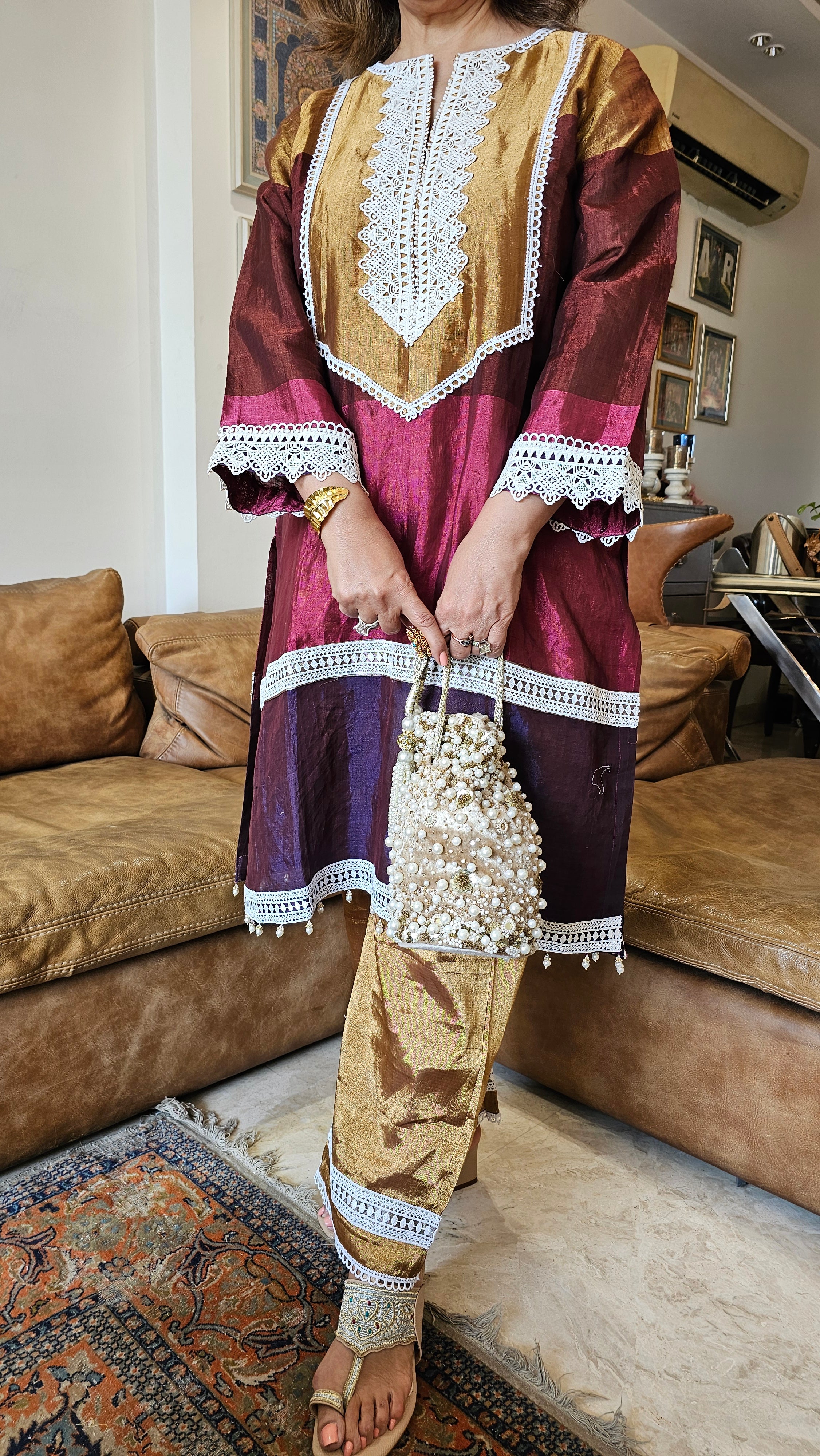 Mesmerising Tissue With a beautiful combination of Bead work and laces