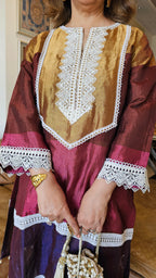 Mesmerising Tissue With a beautiful combination of Bead work and laces