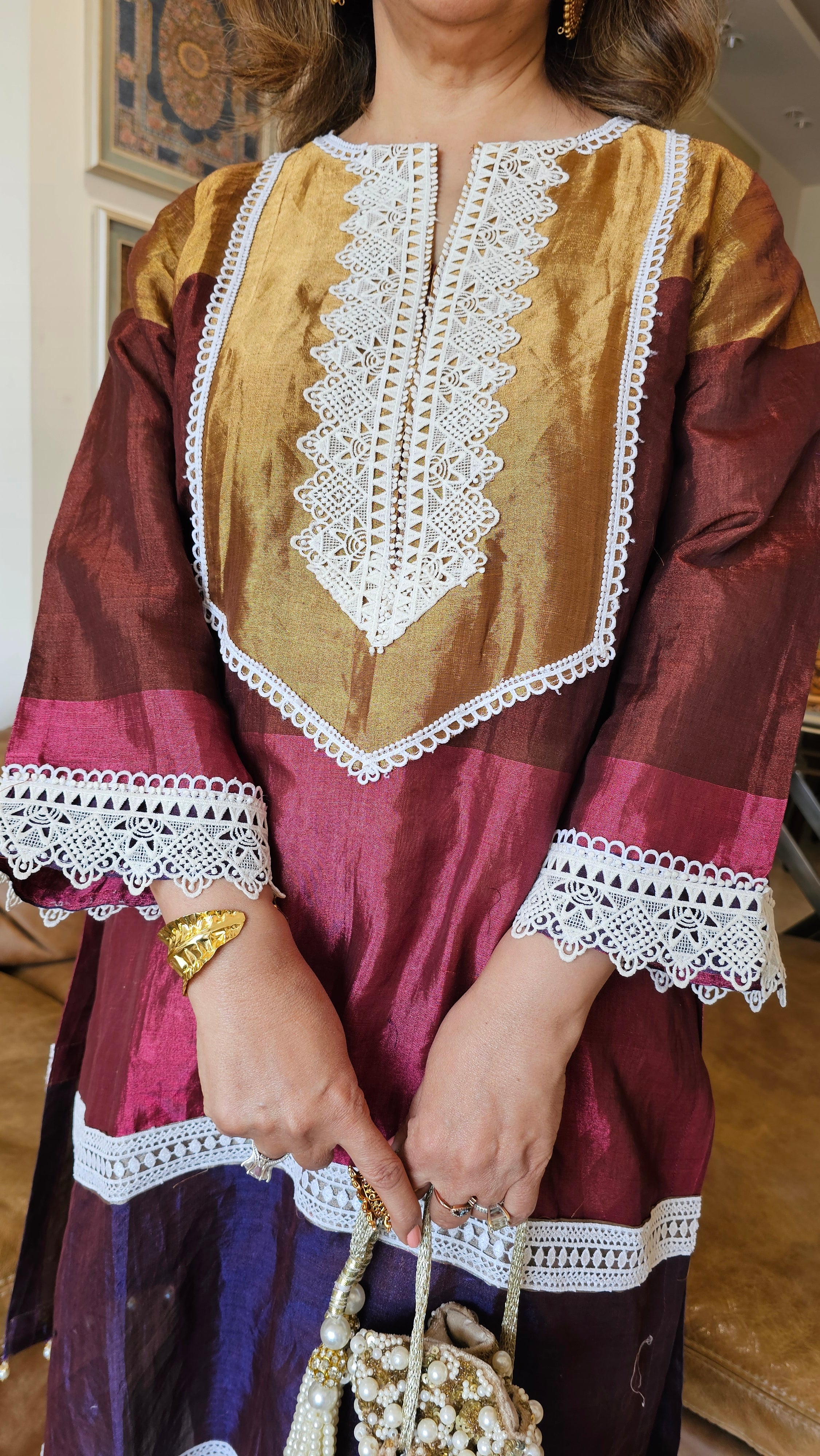 Mesmerising Tissue With a beautiful combination of Bead work and laces