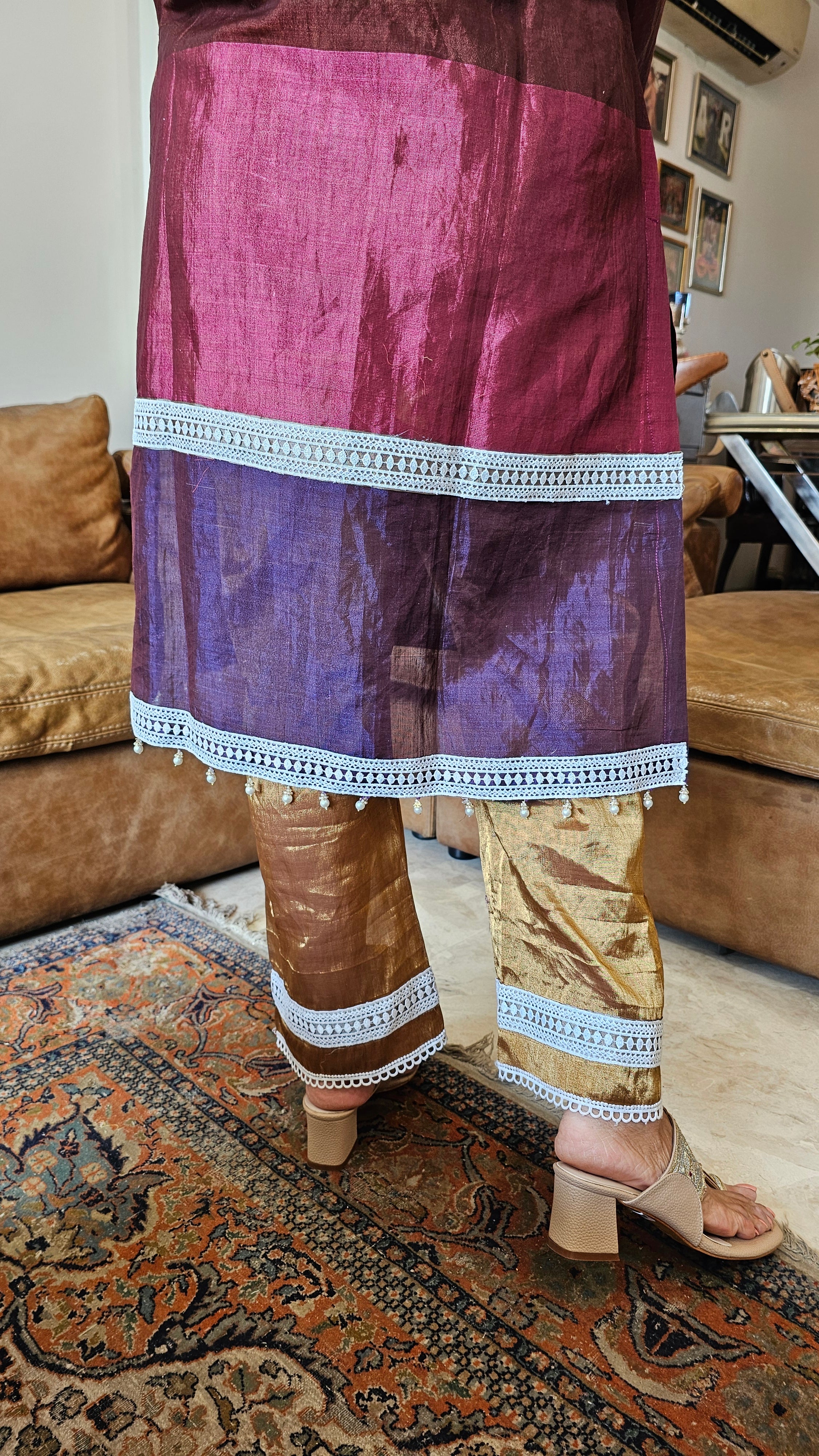 Mesmerising Tissue With a beautiful combination of Bead work and laces