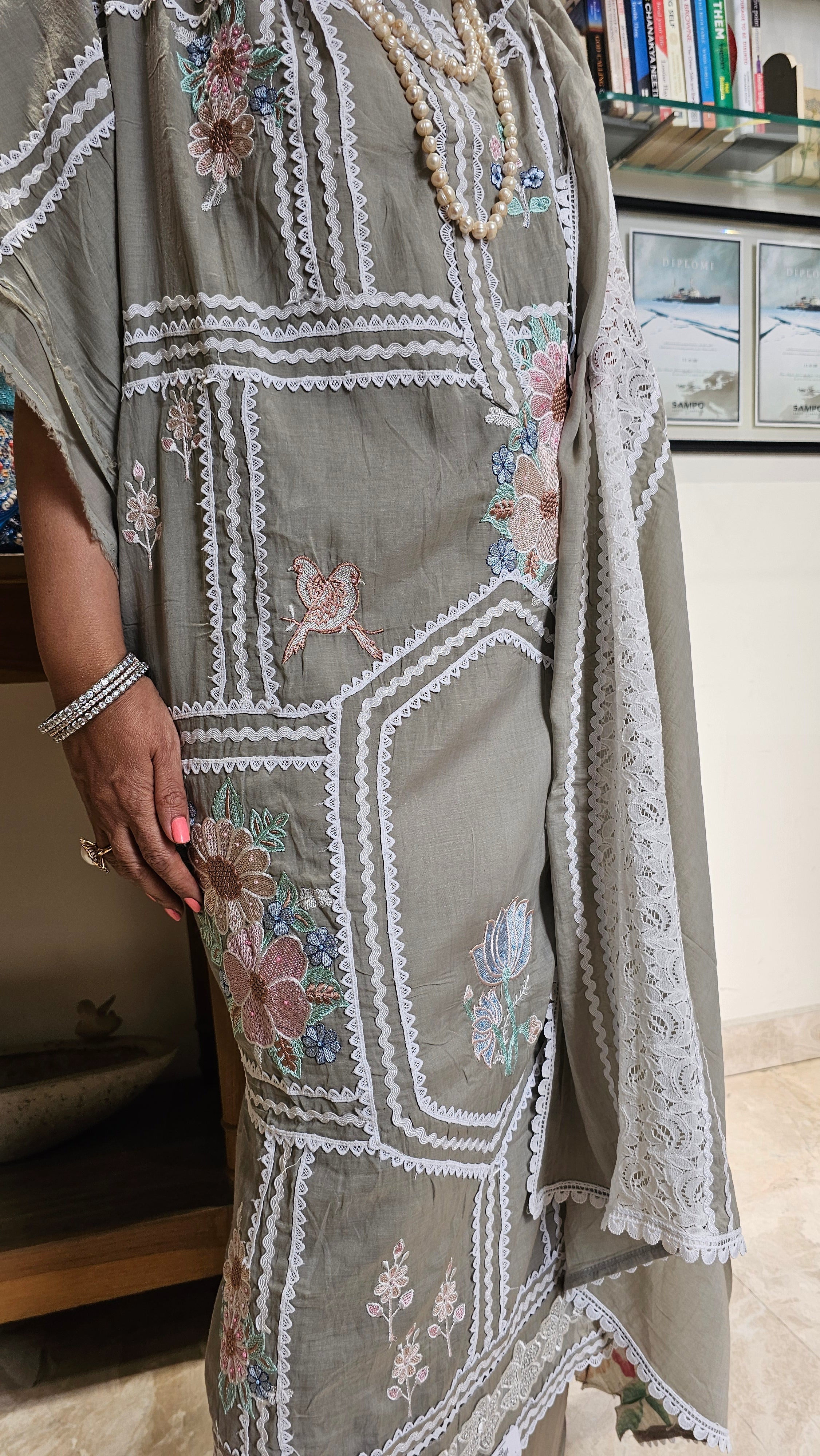 Beautiful Mul 3 piece set with Lace & Thread work
