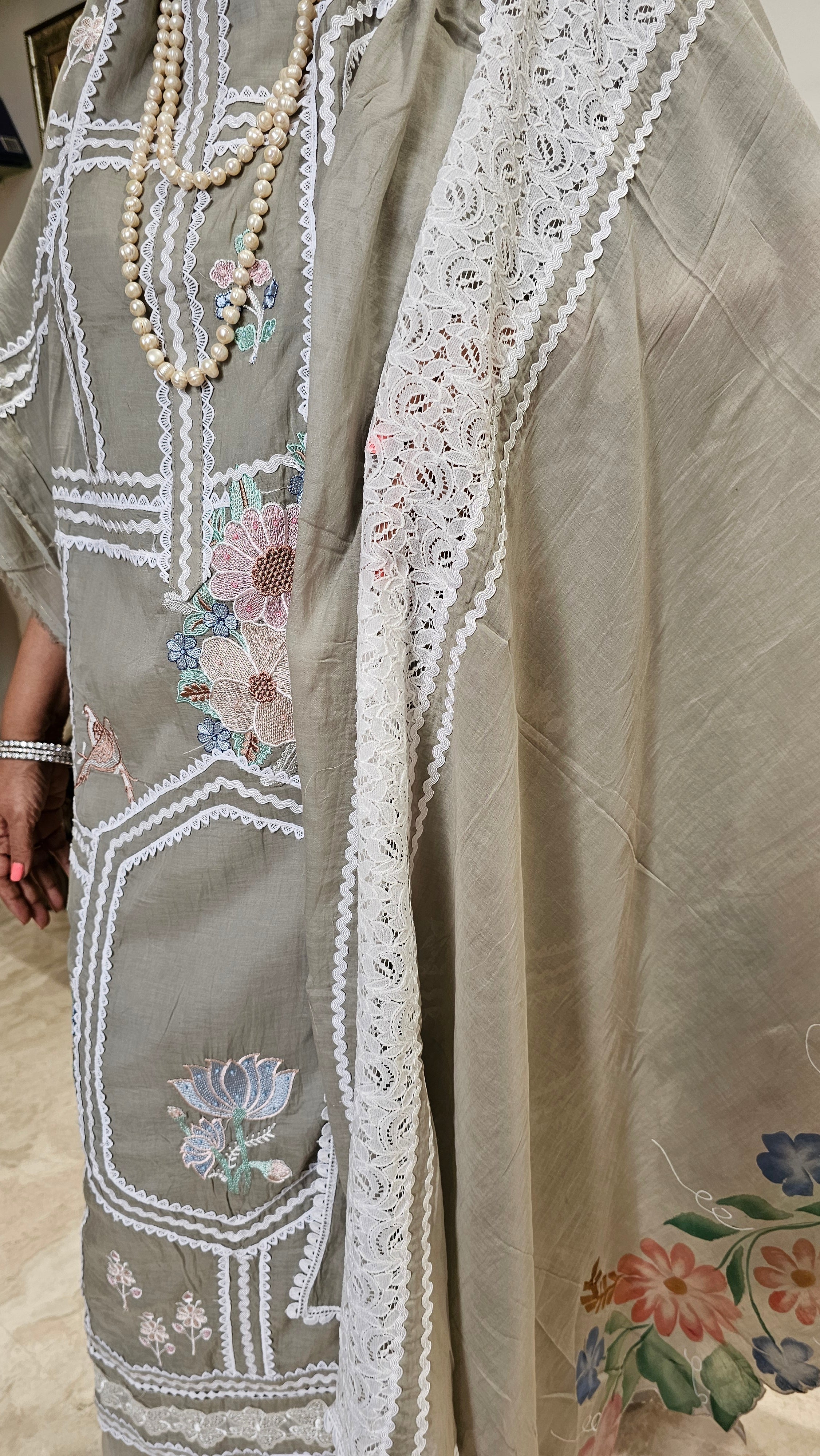 Beautiful Mul 3 piece set with Lace & Thread work