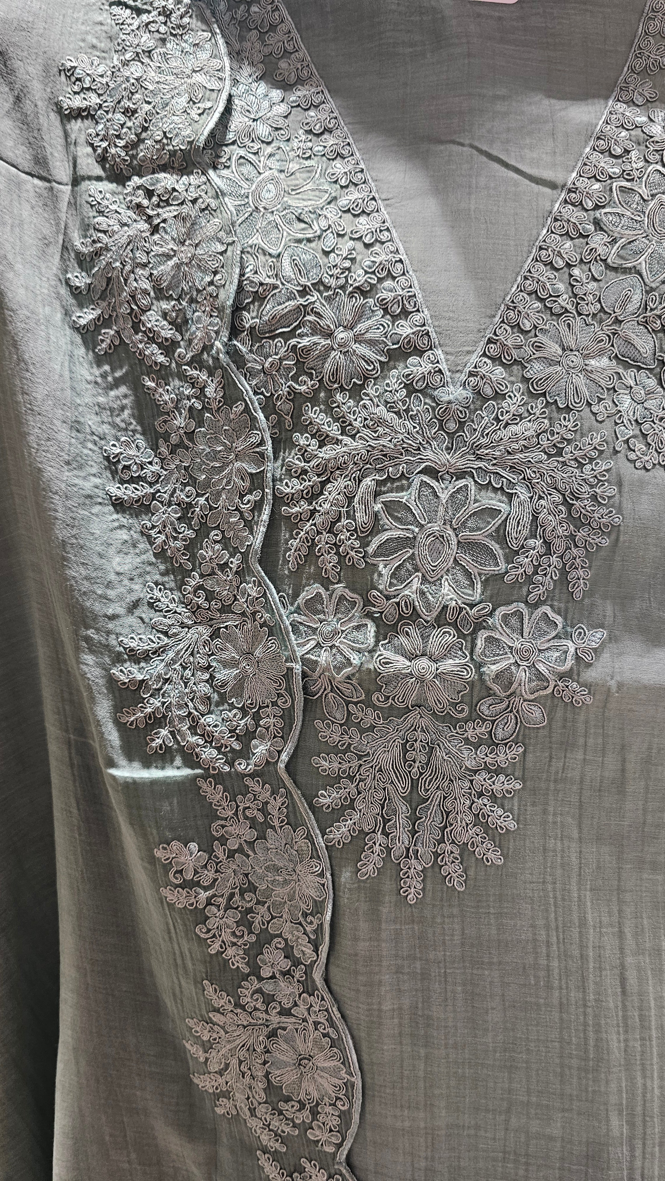 Stunning 3 Piece set with mul Top & Dupatta with Thread work with Rayon bottom