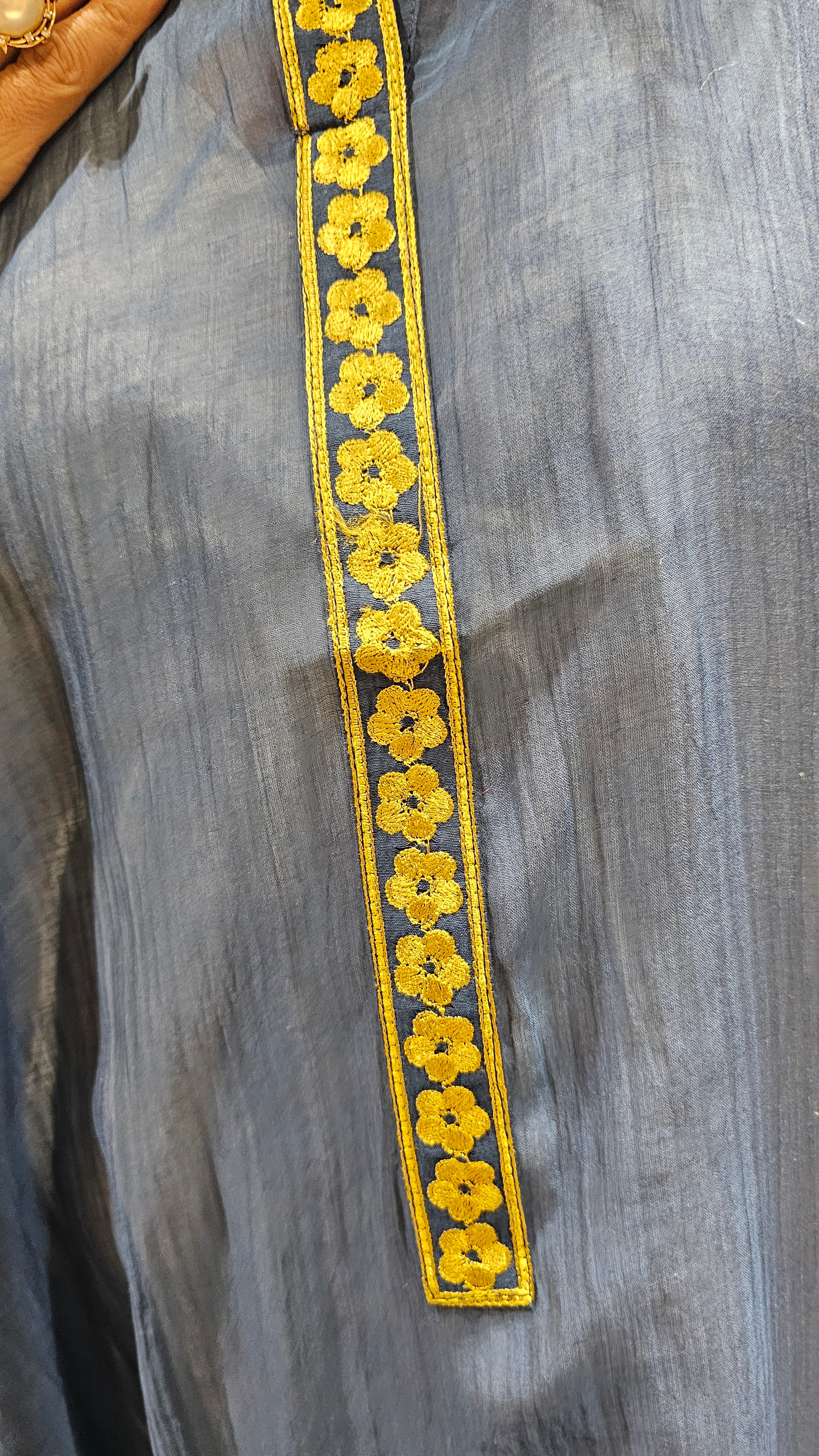 Stunning Mul Top & Dupatta With Rayon Bottom With Thread work