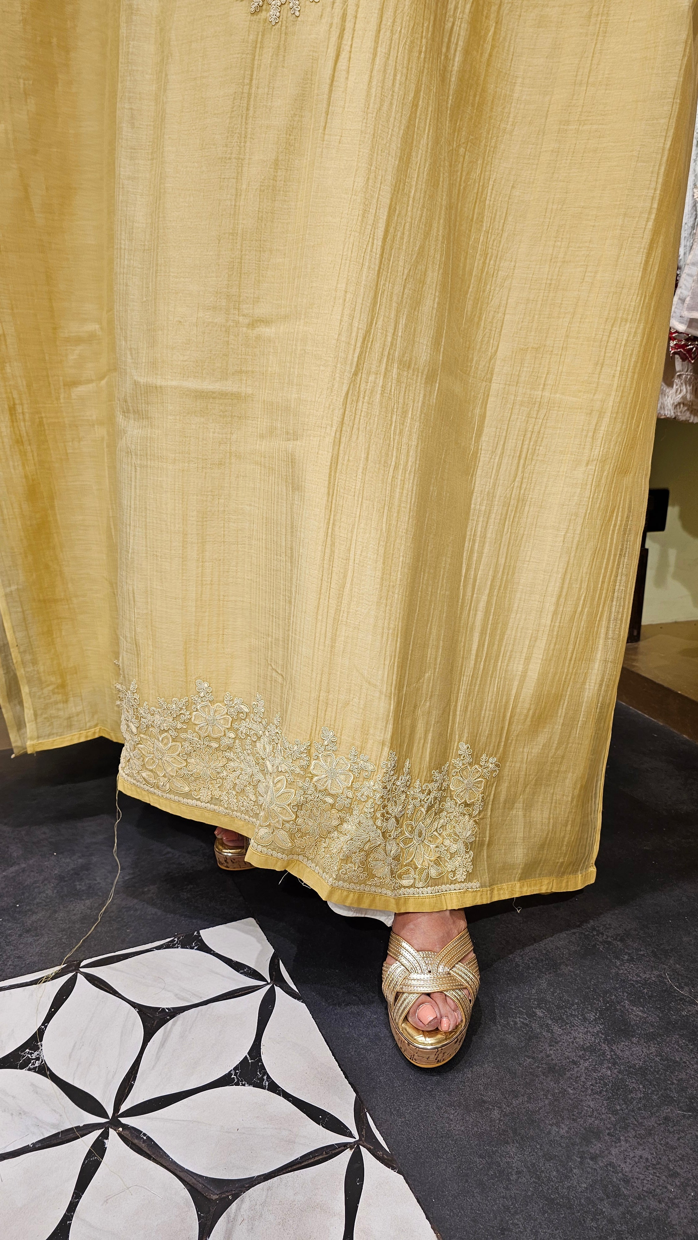Beautiful Mul Fabric Suit trimmed With thread work