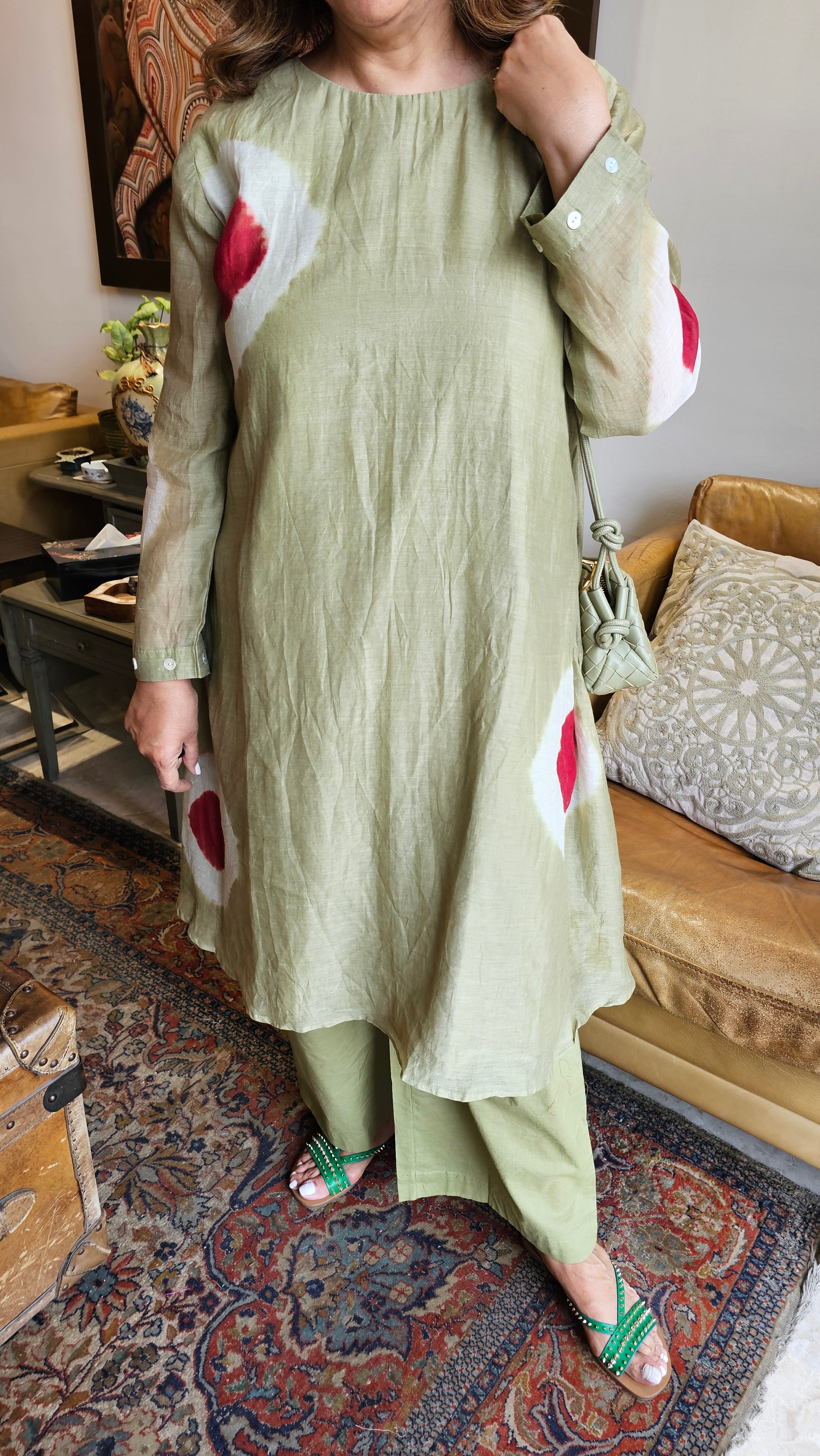 Beautiful Mul Tie & Dye Outfit with Mother of Pearl Work
