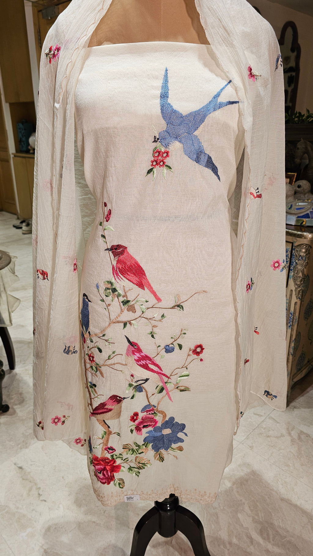 Beautiful Mul Unstitched Suit with Thread Work