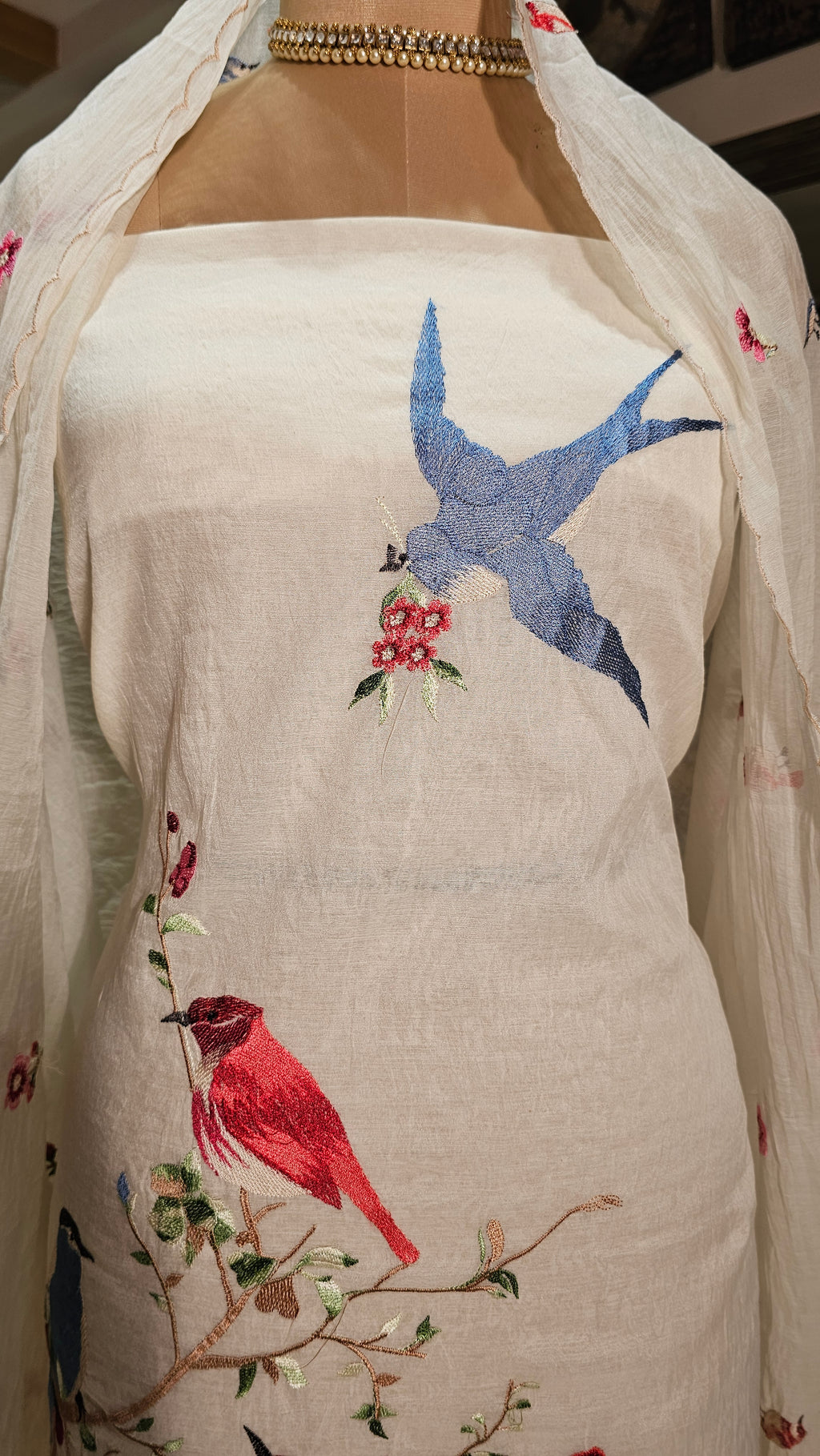 Beautiful Mul Unstitched Suit with Thread Work