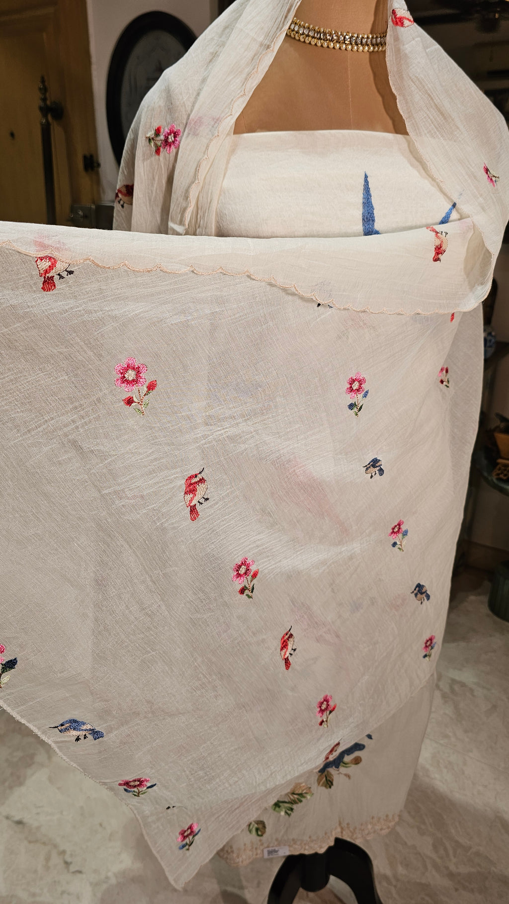 Beautiful Mul Unstitched Suit with Thread Work