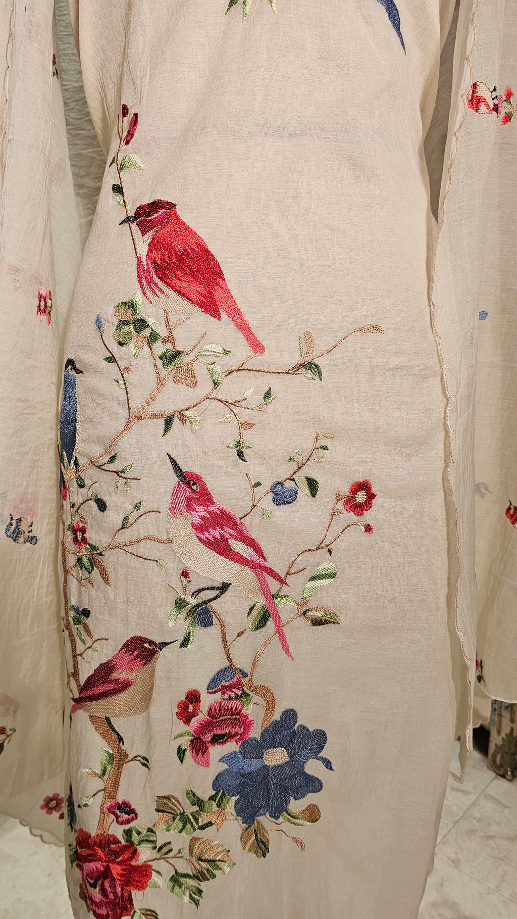Beautiful Mul Unstitched Suit with Thread Work