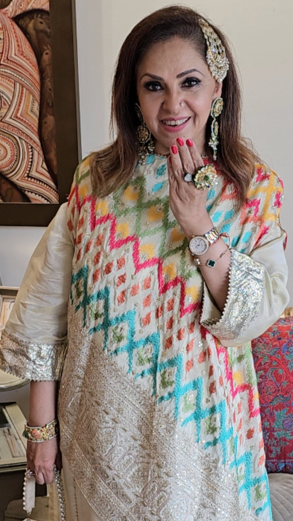 Ivory Glod Tissue Tissue Embroidered Cape With Mul Fusion Garment