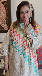 Ivory Glod Tissue Tissue Embroidered Cape With Mul Fusion Garment