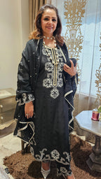 Beautiful Linen Cotton Three Piece Set With Soft Organza Dupatta and With Muslin Bottom