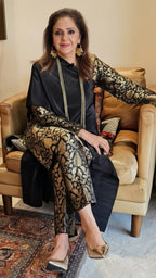 Brilliant fusion of traditional Banarasi Brocade and modern perma pleat