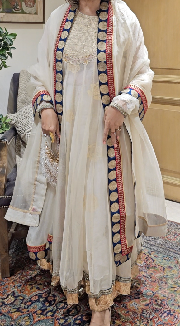 Beautiful Wispy Metallic 3 Piece Set 