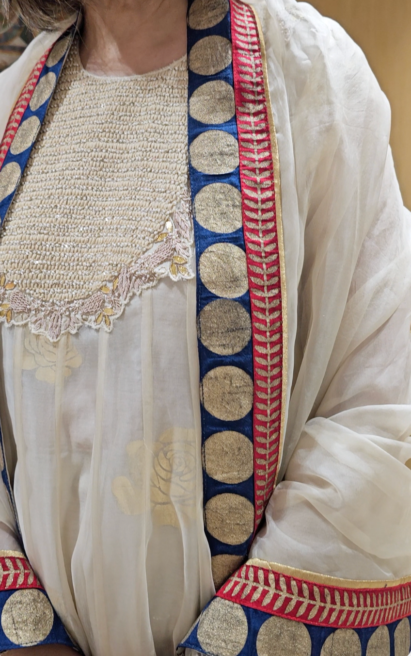 Beautiful Wispy Metallic 3 Piece Set 