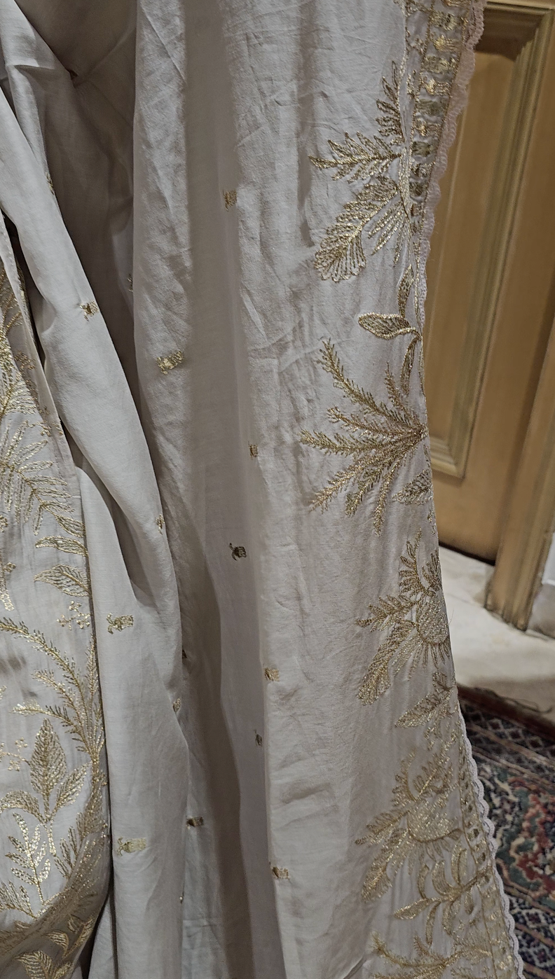 Showstopper Mul 3 piece set with Gold Zari & hand work