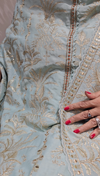 Showstopper Mul 3 piece set with Gold Zari & hand work
