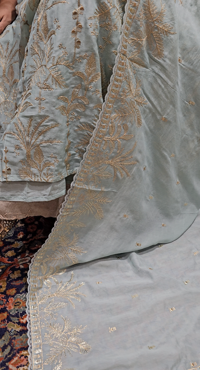 Showstopper Mul 3 piece set with Gold Zari & hand work