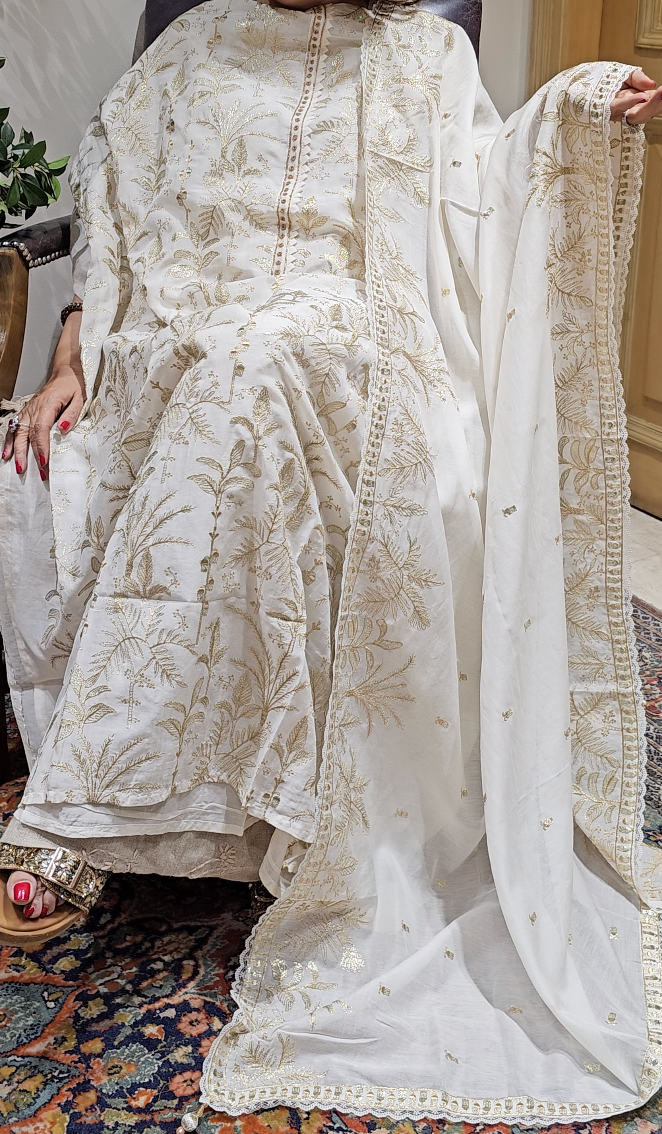 Showstopper Mul 3 piece set with Gold Zari & hand work