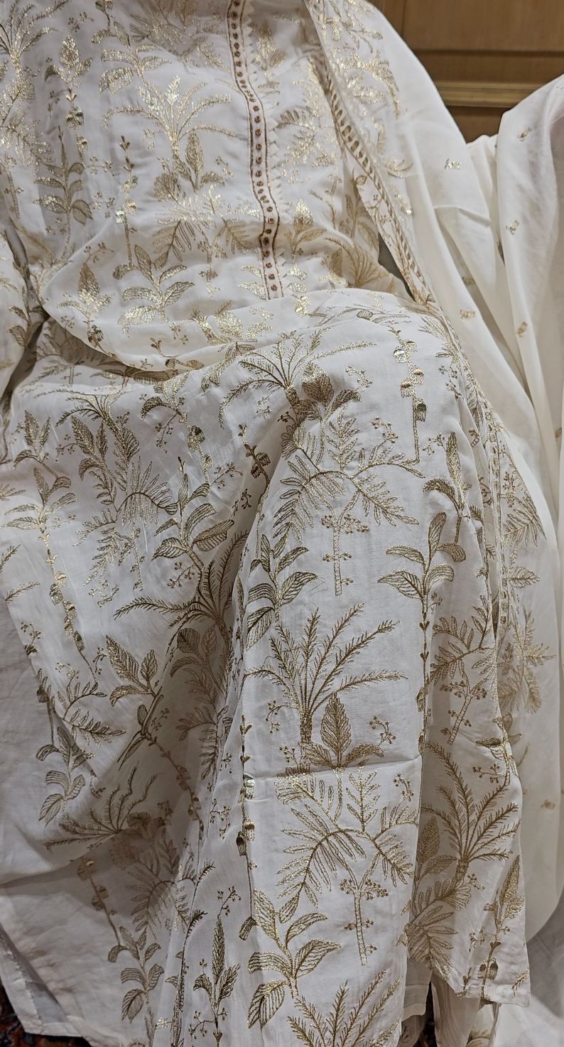 Showstopper Mul 3 piece set with Gold Zari & hand work