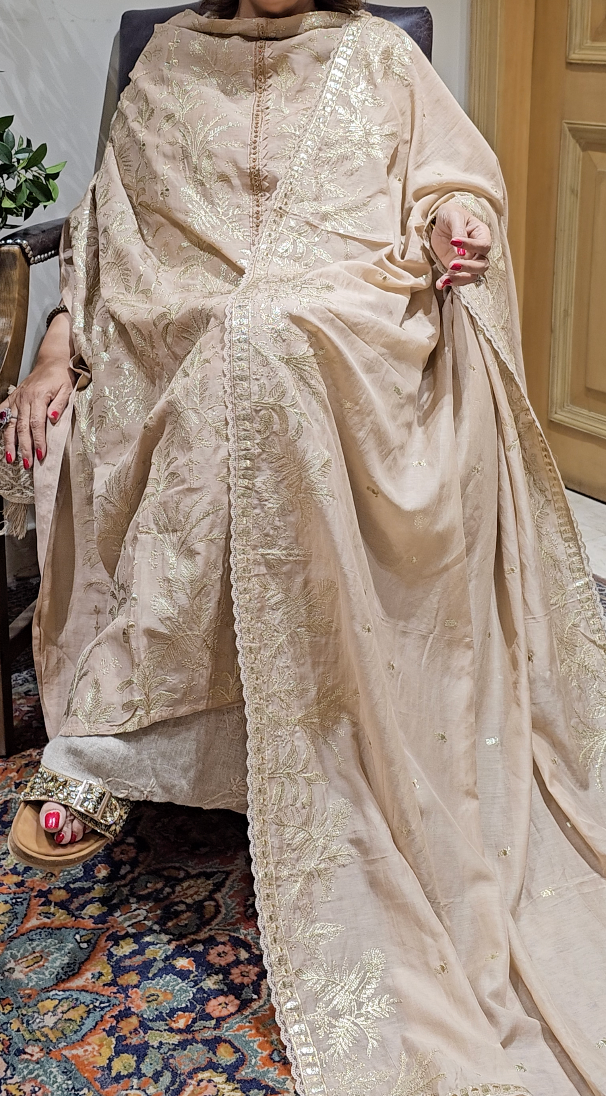 Showstopper Mul 3 piece set with Gold Zari & hand work