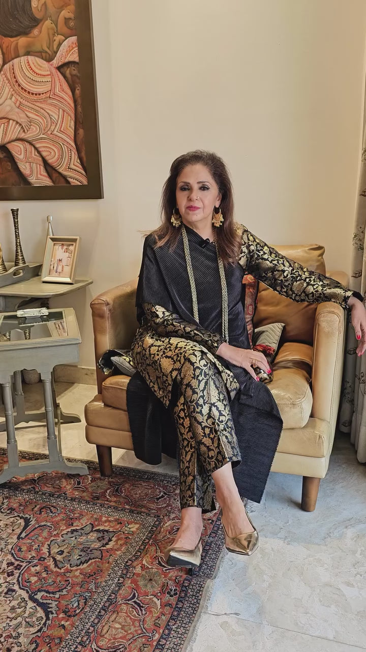 Brilliant fusion of traditional Banarasi Brocade and modern perma pleat